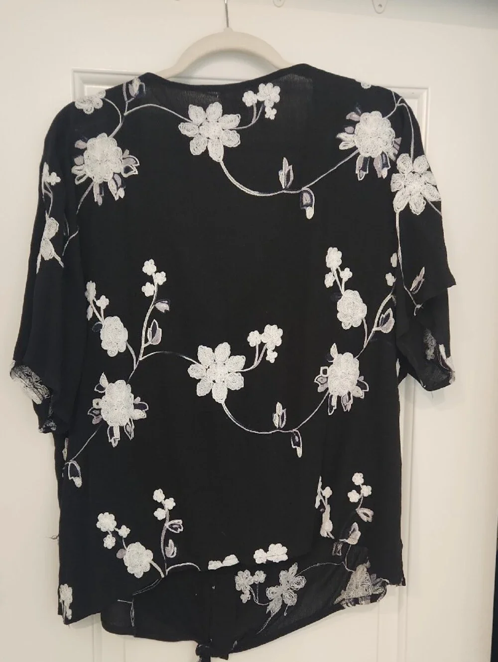 Black Floral Button-Front Tie Hem Women's Top